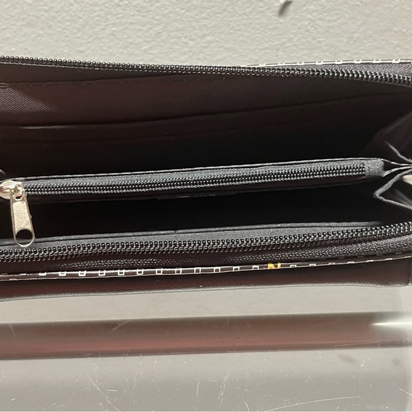 Women’s Nautica Wallet - Picture 4 of 5